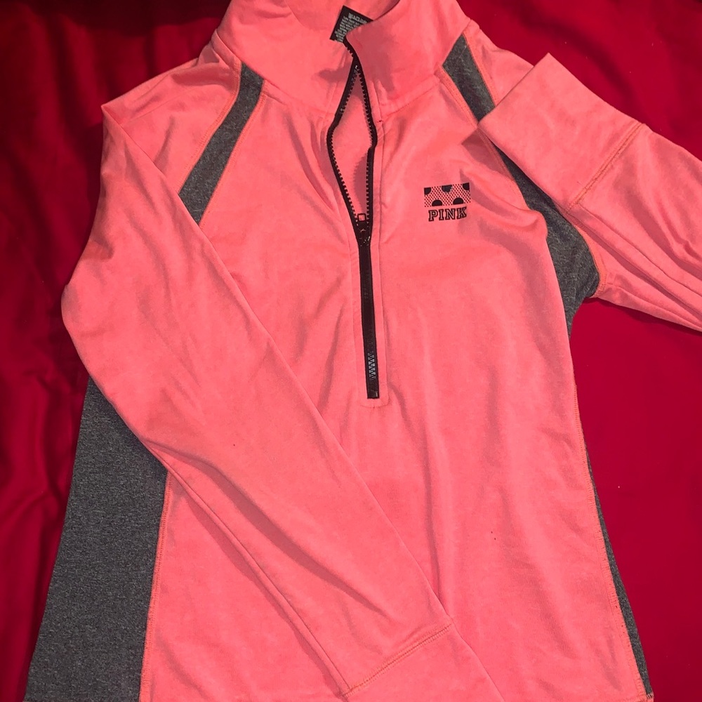 Pink pullover w/pocket
